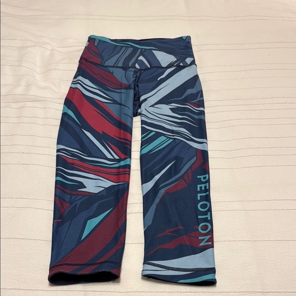 Peloton Women WITH Expedition High Waist Revesible Capri Legging Size X-Small - Picture 3 of 9